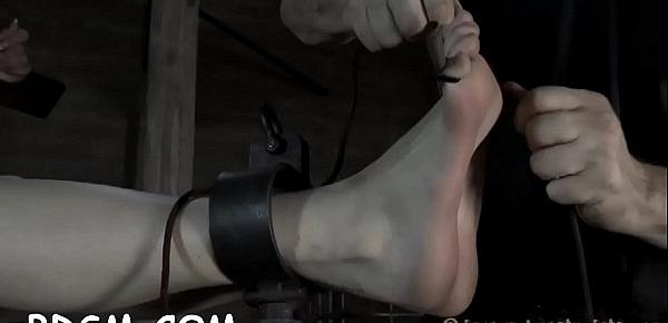  Gal gets her neck restrained and knockers clamped
